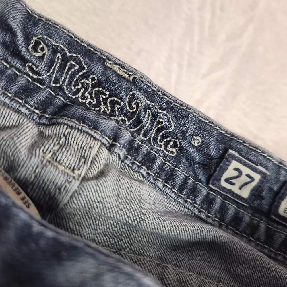 Miss Me Blue Jeans with Embellished Pockets Size 27 - Picture 7 of 9